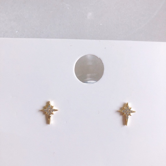 ✨star shaped stud earrings ✨ - Picture 4 of 7